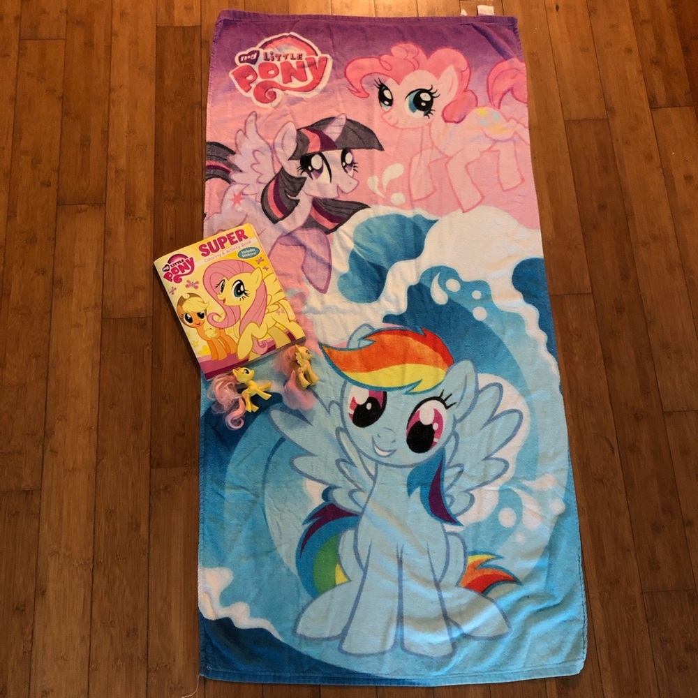 Y2K My Little Pony beach towel, coloring book with stickers & fluttershy figures